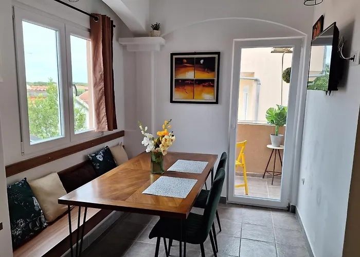 With Parking Space Biograd Na Moru, Biograd - 24357 דירה *